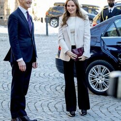 Ingrid Alexandra de Noruega con el Primer Ministro de Noruega, Jonas Gahr Store, en su visita a los tres poderes del Estado por su 18 cumpleaños