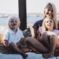 Mette-Marit de Noruega con sus hijos Ingrid Alexandra y Sverre Magnus cuando eran pequeños