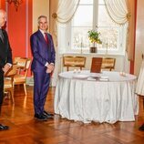 Ingrid Alexandra de Noruega en su 18 cumpleaños con el Primer Ministro de Noruega y el Ministro de FInanzas de Noruega