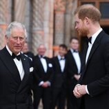El Príncipe Carlos con el Príncipe Harry en el estreno de 'Our Planet'