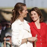 La Reina Letizia y la Infanta Elena, muy cómplices en 2008