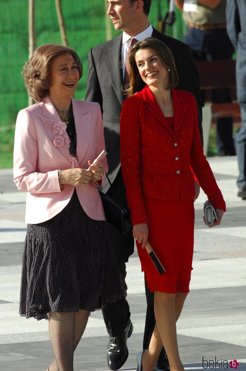 La Reina Sofía y la Reina Letizia, muy cómplices en un acto en 2008