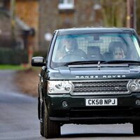 La Reina Isabel en coche por Sandringham por su 70 aniversario de reinado