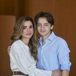 Rania de Jordania con su hijo Hashem de Jordania en su 17 cumpleaños
