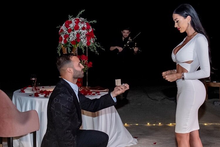 Jesé Rodríguez pidiendo matrimonio a Aurah Ruiz en Dubai