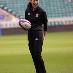 Kate Middleton jugando al rugby en Londres