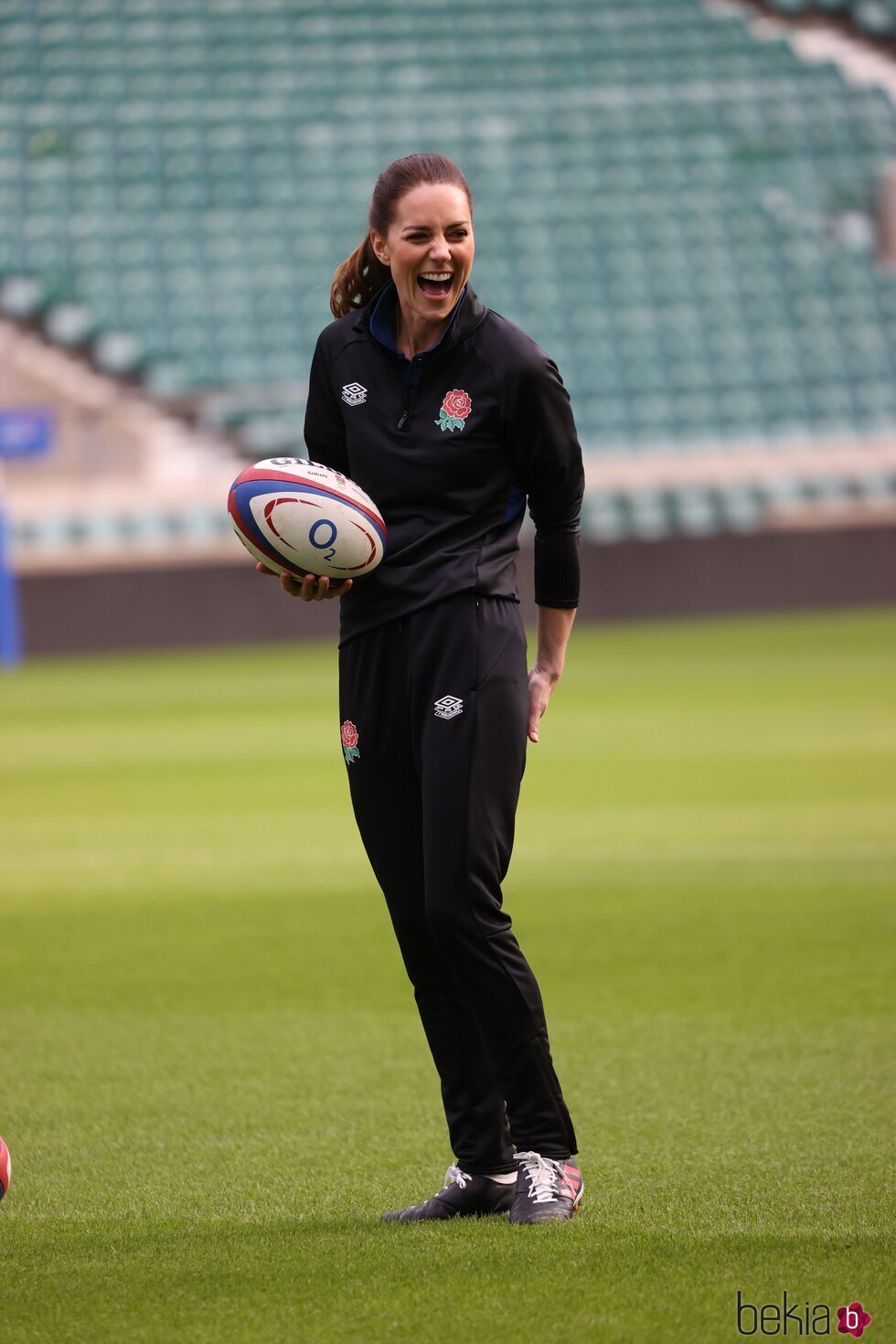 Kate Middleton jugando al rugby en Londres