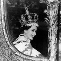 La Reina Isabel en la Carroza de Oro en su coronación en 1953