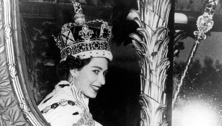 La Reina Isabel en la Carroza de Oro en su coronación en 1953