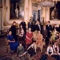 La Familia Real Británica en las bodas de plata de la Reina Isabel y el Duque de Edimburgo en 1972