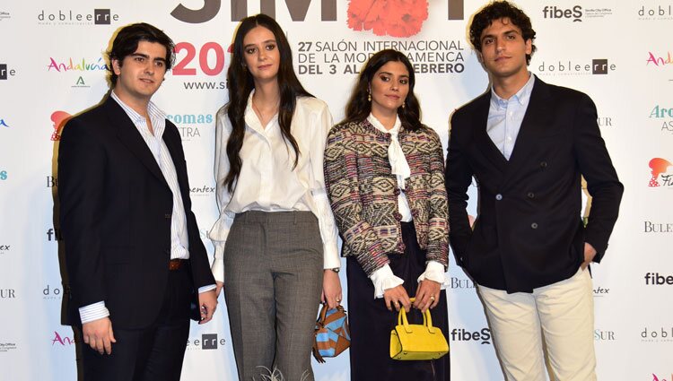 Victoria Federica y Jorge Bárcenas con María García de Jaime y Tomás Páramo en el SIMOF 2022