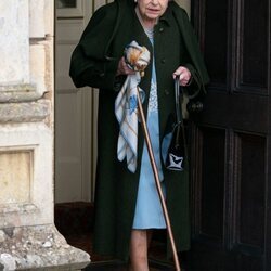 La Reina Isabel con bastón en su 70 aniversario de reinado