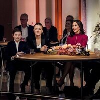 Federico y Mary de Dinamarca con sus hijos durante el programa especial por el 50 cumpleaños de Mary de Dinamarca