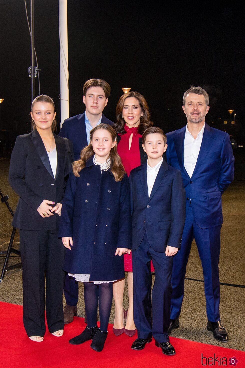 Federico y Mary de Dinamarca y sus hijos Christian, Isabel, Vicente y Josefina en el programa especial por el 50 cumpleaños de Mary de Dinamarca