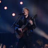 Ed Sheeran durante su actuación en los Brit Awards 2022