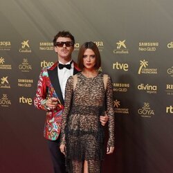 Macarena Gómez y Aldo Comas en la alfombra roja de los Premios Goya 2022