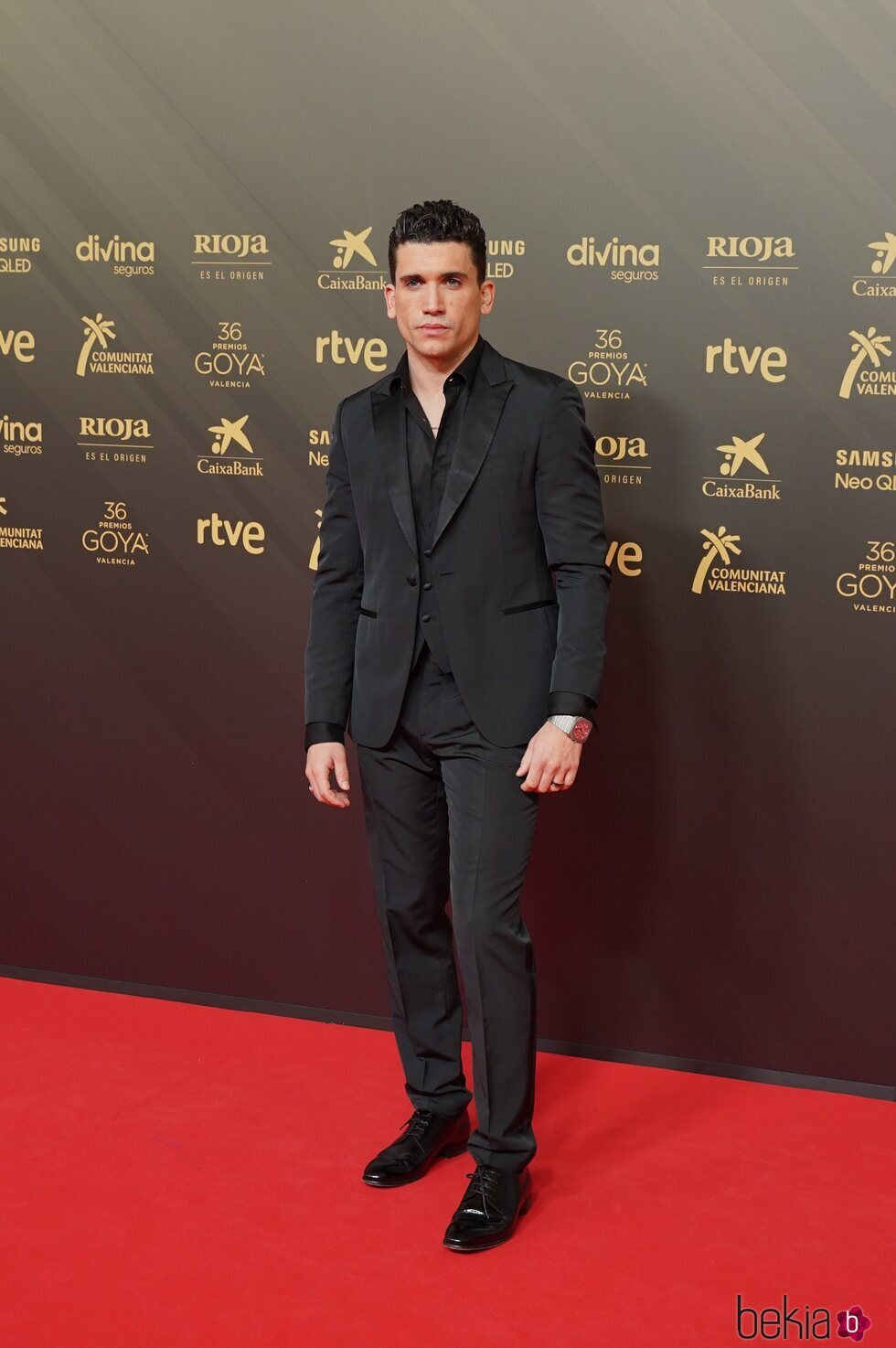 Jaime Lorente en la alfombra roja de los Premios Goya 2022