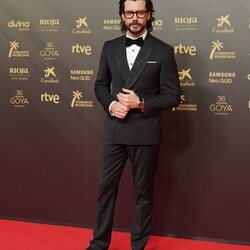 Álvaro Morte en la alfombra roja de los Premios Goya 2022