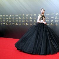 Milena Smit en la alfombra roja de los Premios Goya 2022