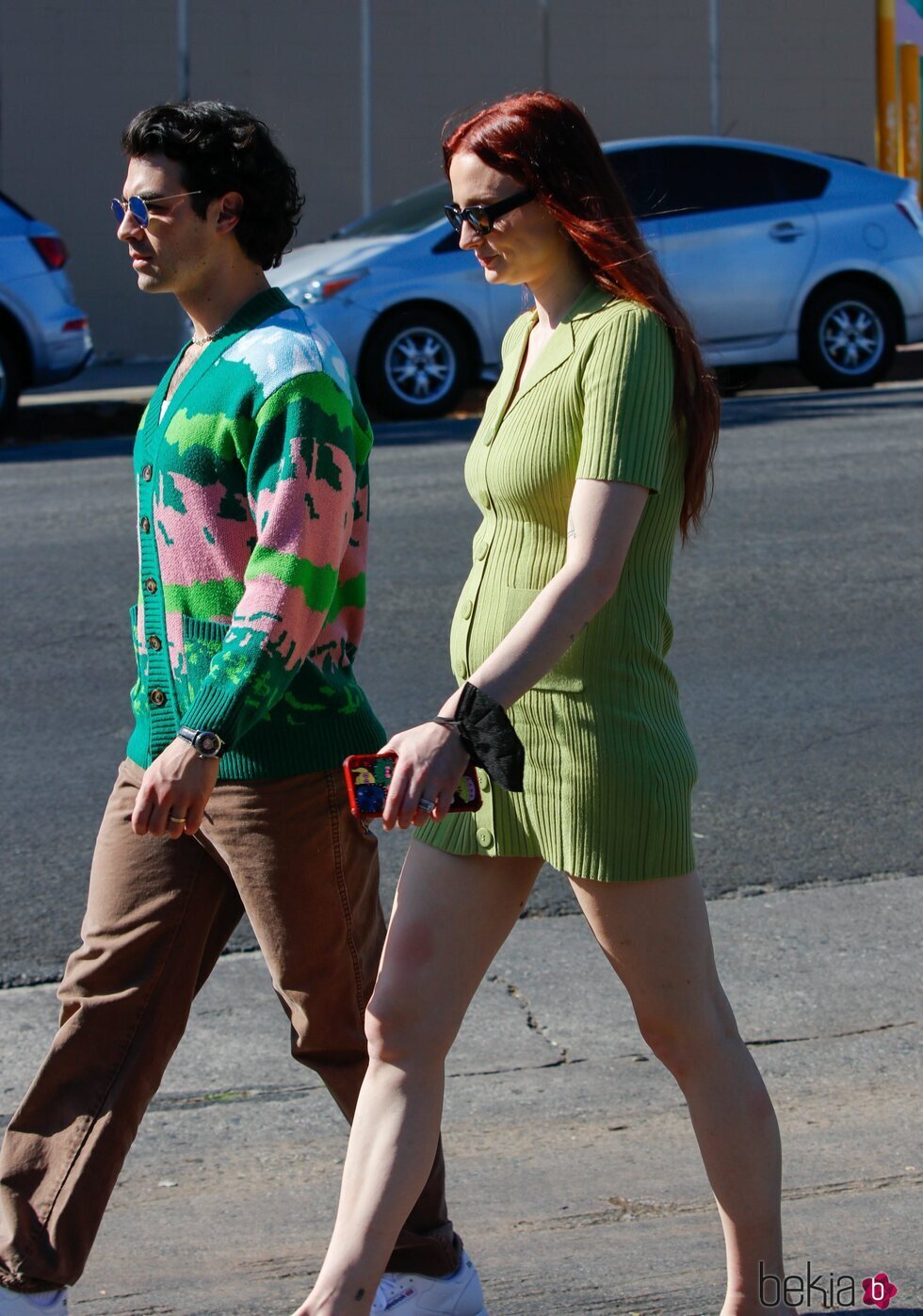 Joe Jonas y Sophie Turner pasean por Los Angeles entre rumores de embarazo