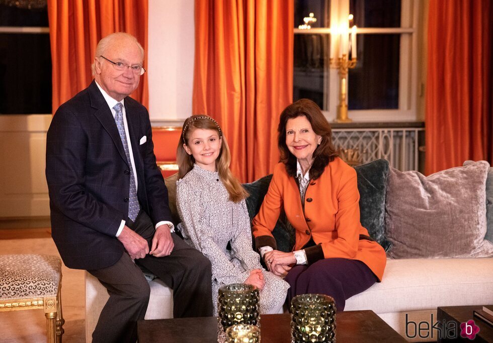 Carlos Gustavo y Silvia de Suecia con su nieta Estela de Suecia en su 10 cumpleaños