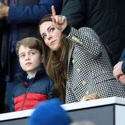 El Príncipe Jorge y Kate Middleton en un partido de rugby