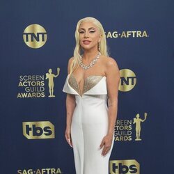Lady Gaga en la alfombra roja de los SAG 2022