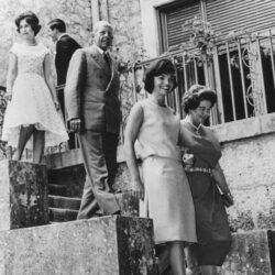 Jackie Kennedy con Pablo y Federica de Grecia, la Reina Sofía y Constantino de Grecia en 1961