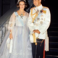 Constantino y Ana María de Grecia vestidos de gala cuando eran jóvenes