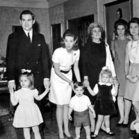 La Familia Real Española y la Familia Real Griega en la Navidad de 1968