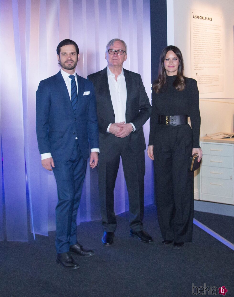 Carlos Felipe y Sofia de Suecia con el padre de Avicii en la inauguración del Avicii Experience