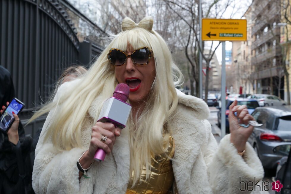 Paz Padilla disfrazada de Lady Gaga en el cumpleaños de Anna Ferrer