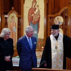 El Príncipe Carlos y Camilla Parker durante su visita a la catedral Católica Ucraniana de Londres