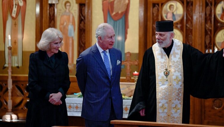 El Príncipe Carlos y Camilla Parker durante su visita a la catedral Católica Ucraniana de Londres