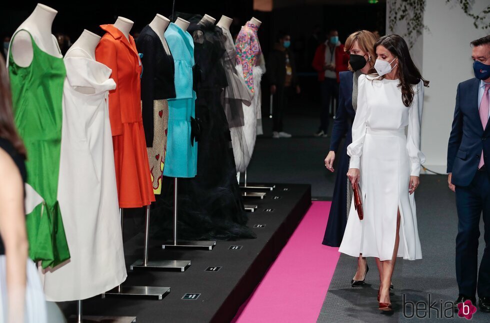 La Reina Letizia en la Mercedes Benz Fashion Week Madrid otoño/invierno 2022