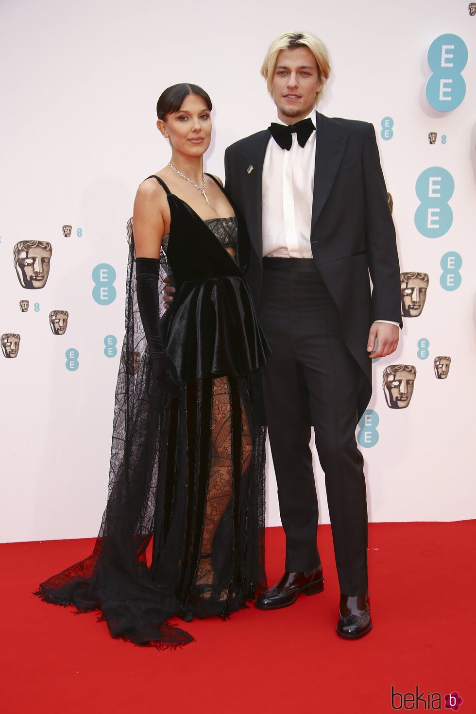 Millie Bobby Brown y Jake Bongiovi en los BAFTA 2022