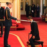 El Príncipe Guillermo nombra Caballero a Ringo Starr en una ceremonia de investidura