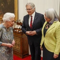 La Reina Isabel en una audiencia con la Gobernadora de Canadá y su marido en Windsor Castle