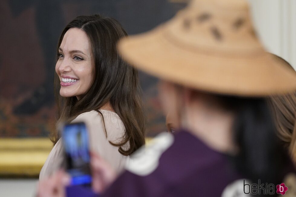 Angelina Jolie en la Casa Blanca en la reautorización de la Ley de la Violencia contra la Mujer