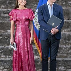 El Príncipe Guillermo y Kate Middleton en una recepción en su honor en Belice