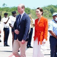 El Príncipe Guillermo y Kate Middleton en su despedida de Belice en su tour por el Jubileo de Platino