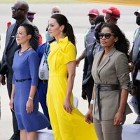 Kate Middleton con Kamina Johnson-Smith y Lisa Hanna en Jamaica