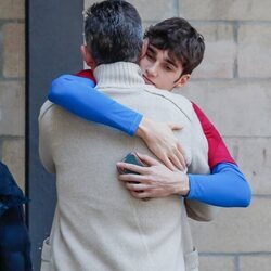 Iñaki Urdangarin y Pablo Urdangarin dándose un abrazo en Zarautz