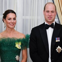 El Príncipe Guillermo y Kate Middleton en una cena en su honor en Jamaica
