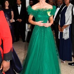 Kate Middleton con joyas de la Reina Isabel y la insignia de la Orden de la Familia Real en una cena en su honor en Jamaica