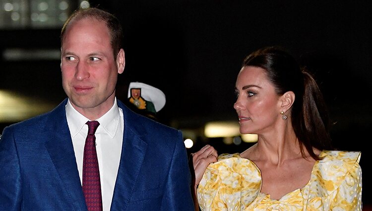 El Príncipe Guillermo y Kate Middleton se marchan tras su gira por el Caribe