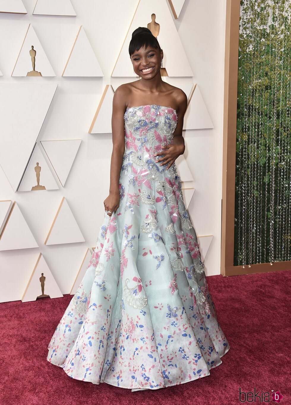 Saniyya Sidney en la alfombra roja de los Premios Oscar 2022
