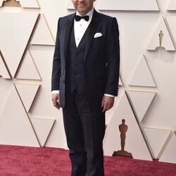 Kenneth Branagh en la alfombra roja de los Premios Oscar 2022