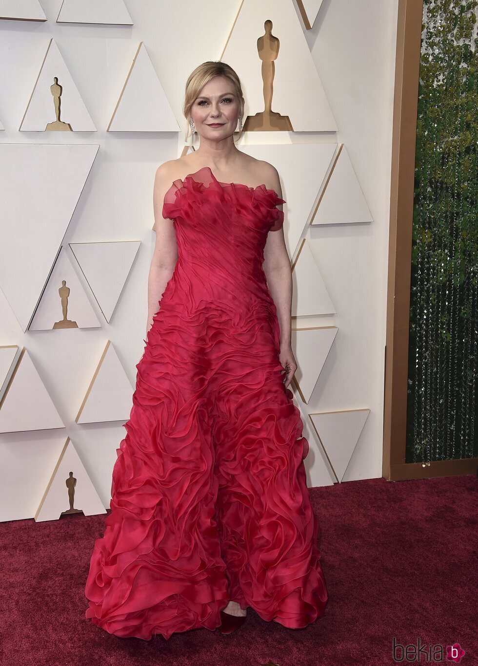 Kirsten Dunst en la alfombra roja de los Premios Oscar 2022