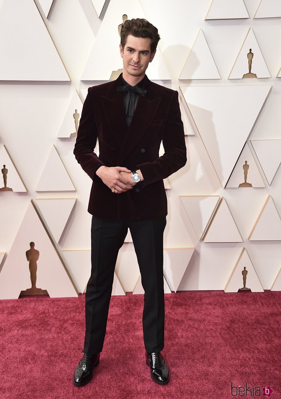 Andrew Garfield en la alfombra roja de los Premios Oscar 2022